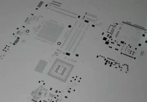 FABFM PCB上的一個(gè)插件電阻