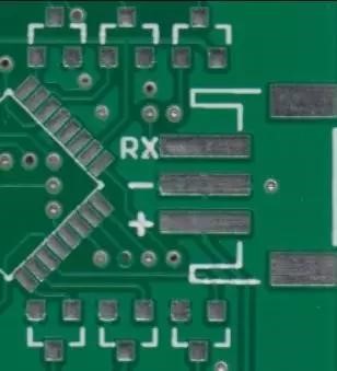 圖示PCB上大多地方?jīng)]有走線，不過有地的覆銅